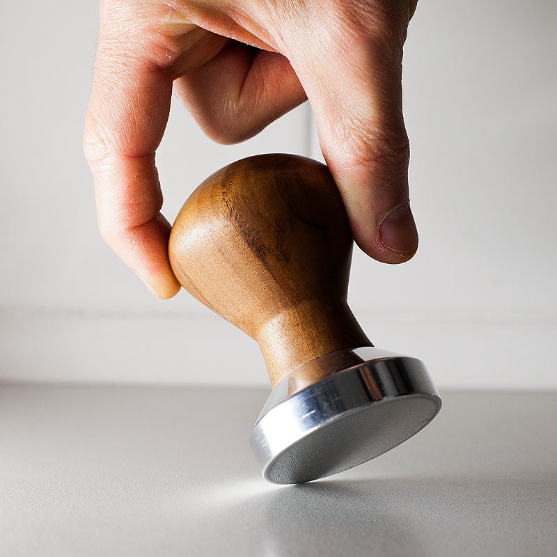 Tamper para café de metal y madera