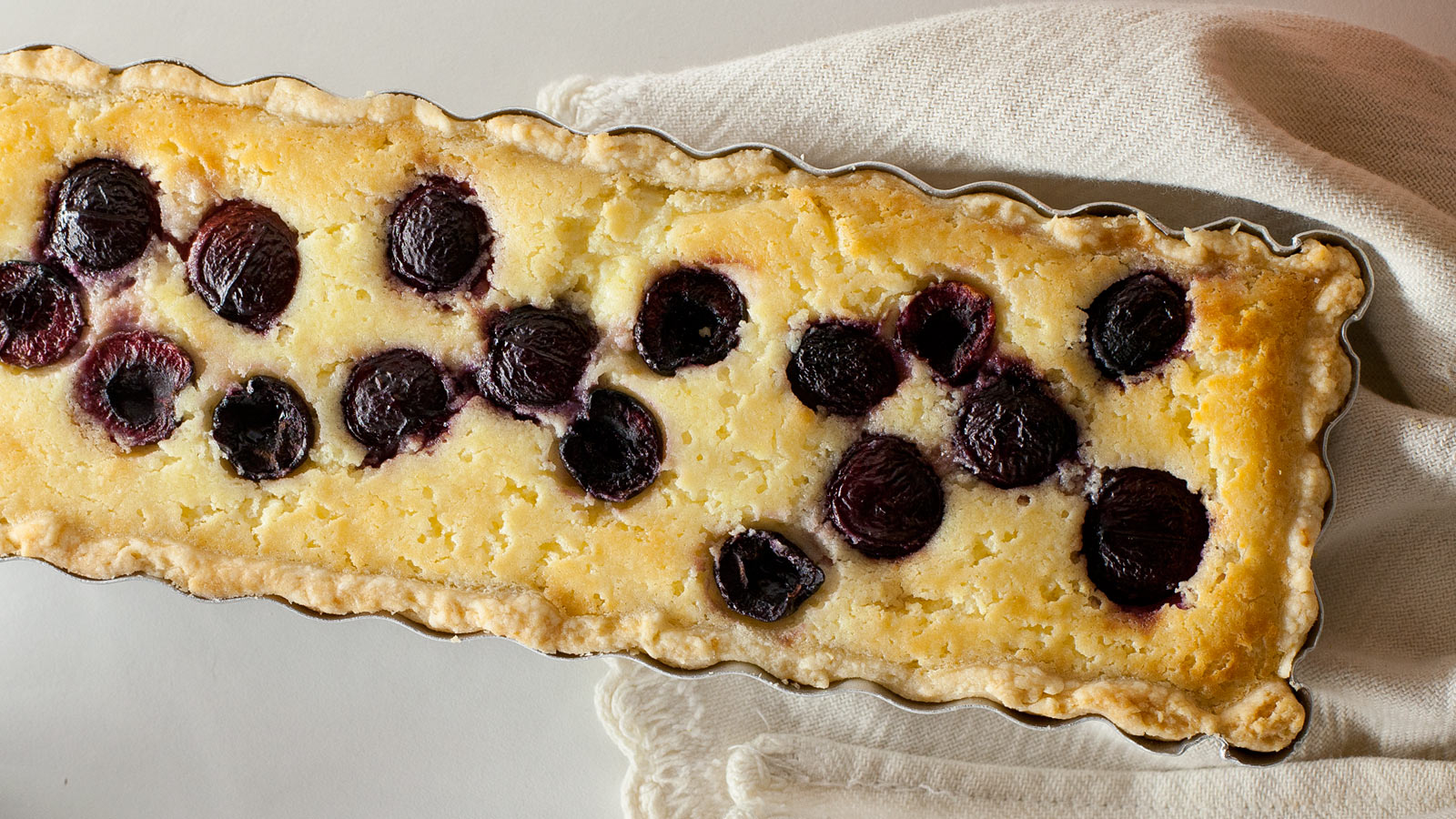 Tarta dulce de reques n y cerezas sin huevo cuciniana