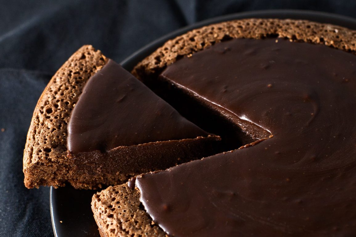 Tarta de brownie con ganache de chocolate